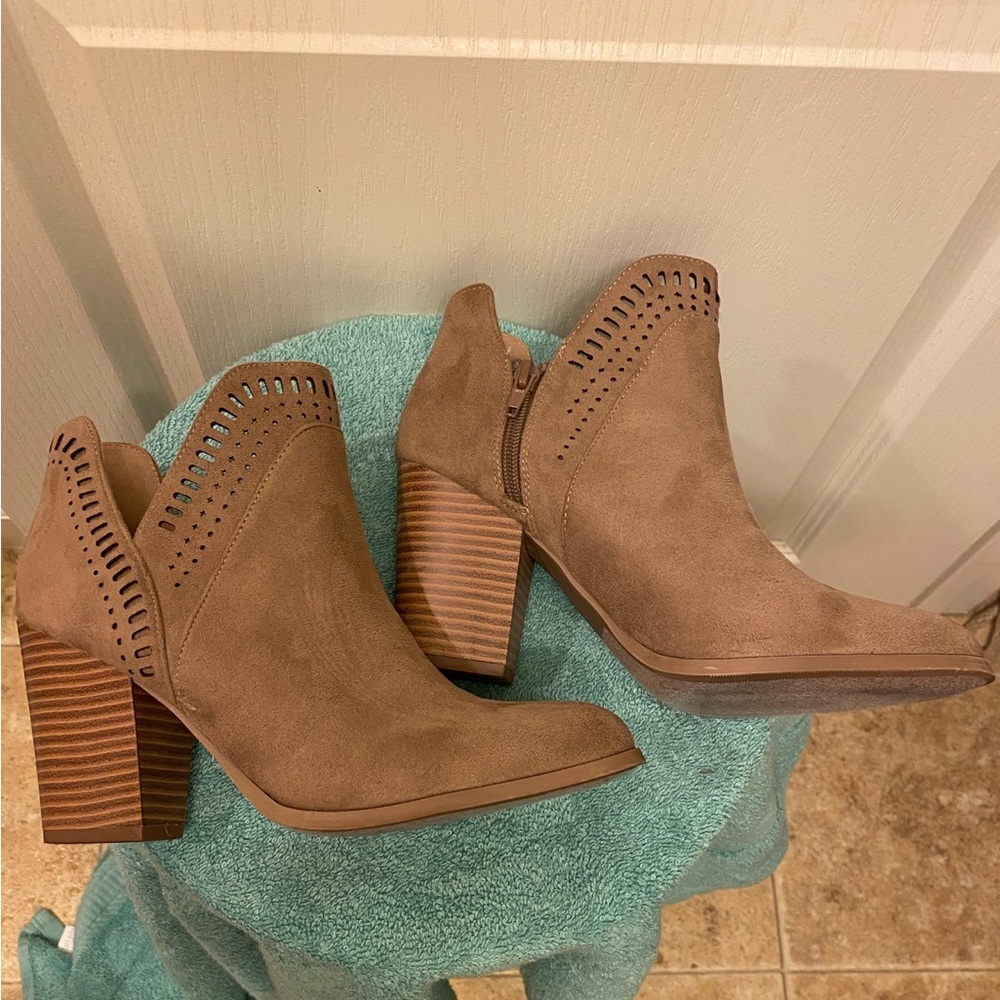 Coconuts by Matisse tan or taupe ankle boots 8.5M